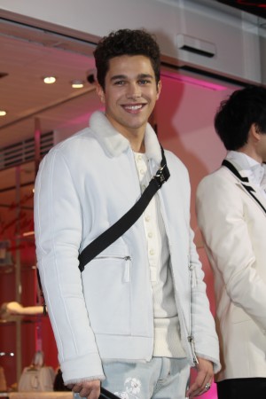 オースティン・マホーン、Samantha Thavasa が贈る『スペシャルクリスマス EVENT』に登場