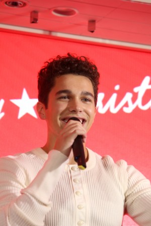 オースティン・マホーン、Samantha Thavasa が贈る『スペシャルクリスマス EVENT』に登場