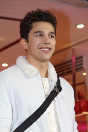 オースティン・マホーン、Samantha Thavasa が贈る『スペシャルクリスマス EVENT』に登場