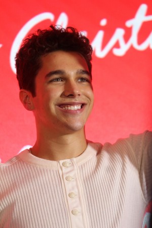 オースティン・マホーン、Samantha Thavasa が贈る『スペシャルクリスマス EVENT』に登場