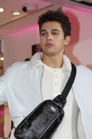 オースティン・マホーン、Samantha Thavasa が贈る『スペシャルクリスマス EVENT』に登場