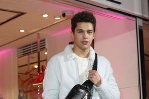 オースティン・マホーン、Samantha Thavasa が贈る『スペシャルクリスマス EVENT』に登場