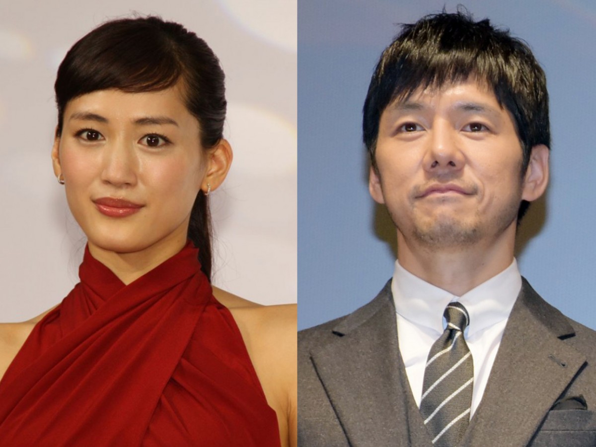 『奥様は、取り扱い注意』に出演する綾瀬はるかと西島秀俊
