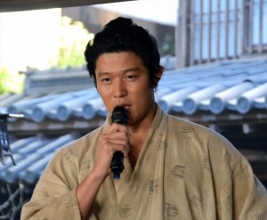 鈴木亮平、大河ドラマ主演 バトンタッチセレモニーに登場