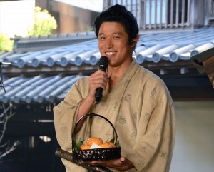鈴木亮平、大河ドラマ主演 バトンタッチセレモニーに登場