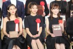 『2017ユーキャン新語・流行語大賞』で、「インスタ映え」で年間大賞を受賞した“CanCam it girl”の白石明美、尾身綾子、中村麻美