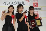 『2017ユーキャン新語・流行語大賞』で、「インスタ映え」で年間大賞を受賞した“CanCam it girl”の白石明美、尾身綾子、中村麻美
