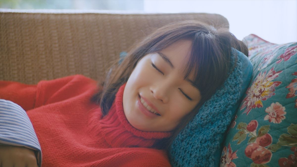 広瀬すず、年賀状作りはチワワに託す!? キュート過ぎるWEB動画公開