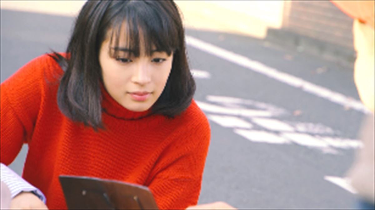 広瀬すず、年賀状作りはチワワに託す!? キュート過ぎるWEB動画公開