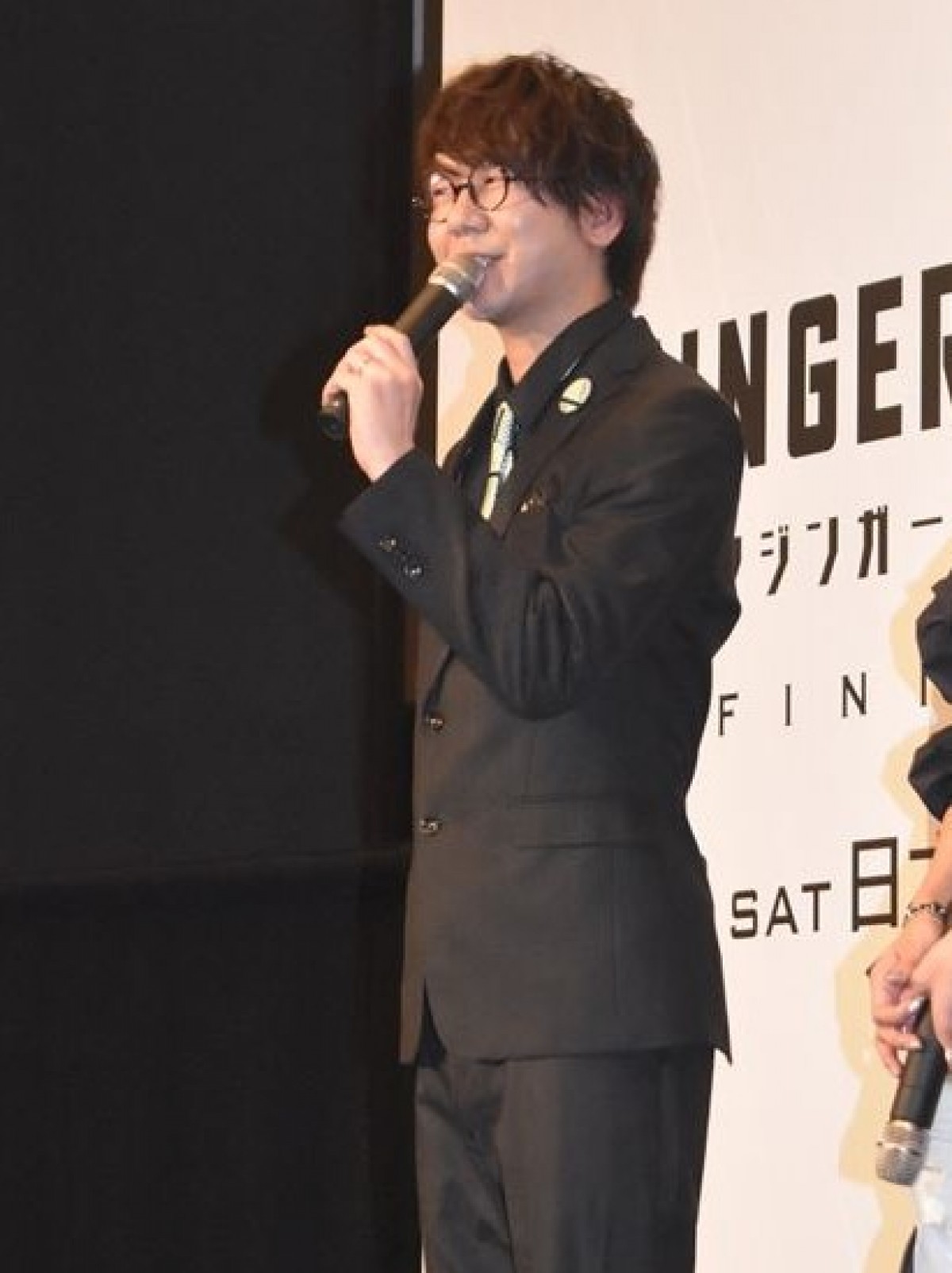 森久保祥太郎、「マジン・ゴー」決めて大満足　『マジンガーZ』特注ケーキでお祝い