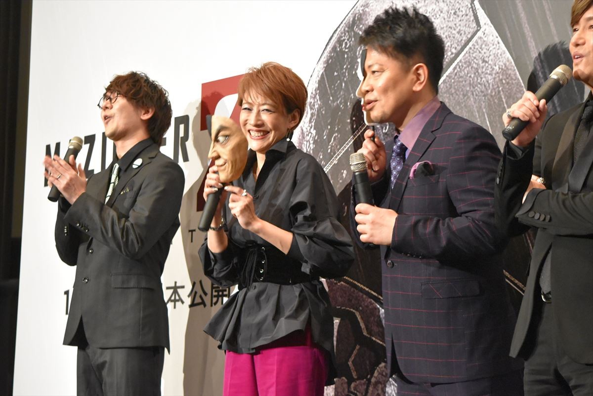 森久保祥太郎、「マジン・ゴー」決めて大満足　『マジンガーZ』特注ケーキでお祝い