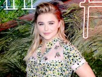 クロエ・モレッツ、ストーカーの男性に接近禁止命令
