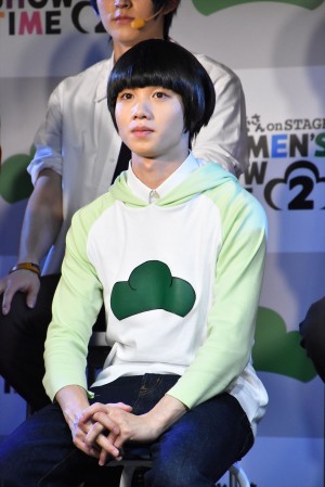 植田圭輔、舞台「おそ松さん on STAGE ～SIX MEN’S SHOW TIME 2～」 公開記者会見に登壇