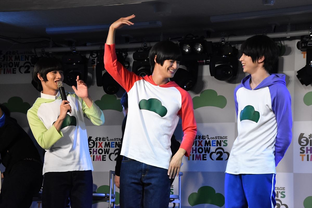 舞台『おそ松さん』続編、6つ子＆F6キャスト勢揃い　1年ぶりでもチームワーク抜群