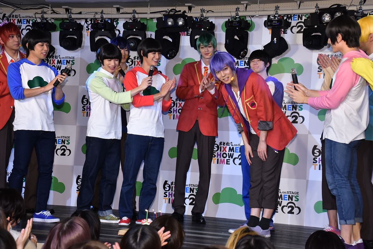 舞台『おそ松さん』続編、6つ子＆F6キャスト勢揃い　1年ぶりでもチームワーク抜群
