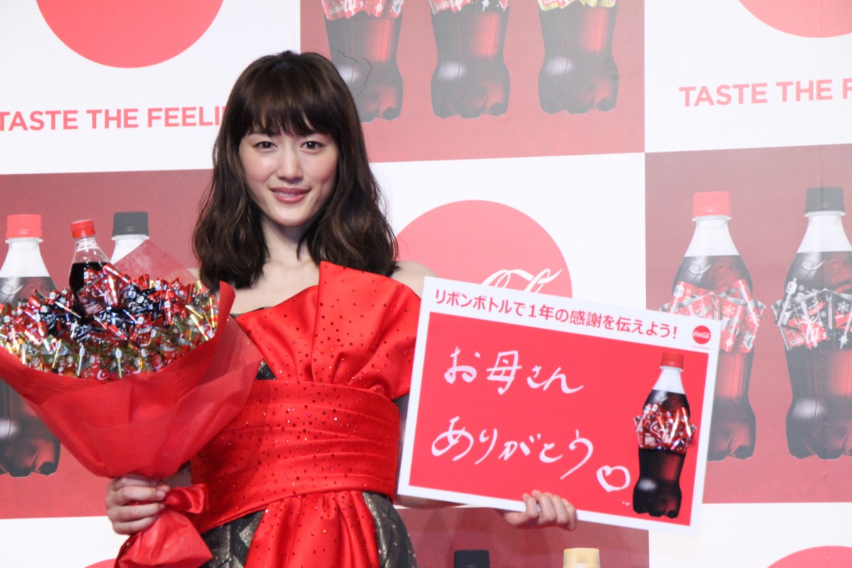 綾瀬はるか、今年一年を表す漢字は「礼」 スタッフや母への感謝告げる