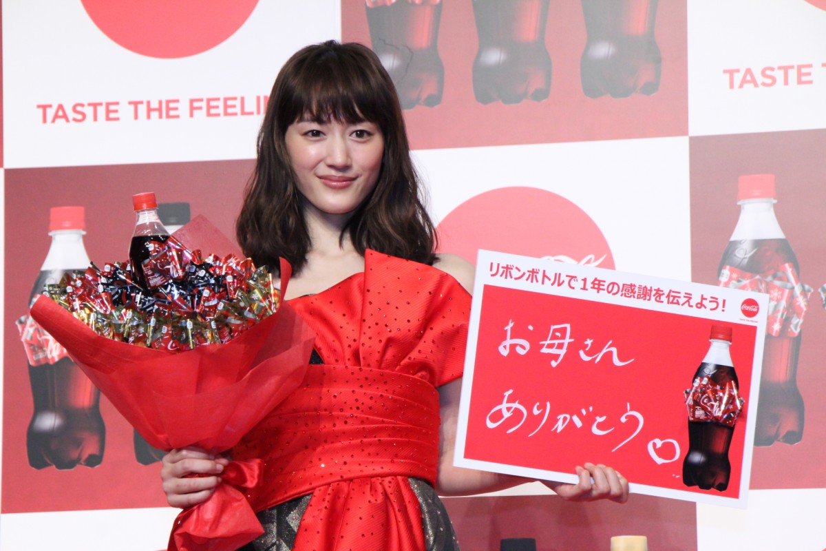 綾瀬はるか、今年一年を表す漢字は「礼」 スタッフや母への感謝告げる