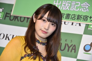 1st写真集『饒舌な眼差し』発売記念お渡し会に登場した欅坂46・渡辺梨加