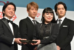 ブルゾンちえみ、ブリリアン、国民が選んだ賞「Yahoo！検索大賞2017」発表会に登壇