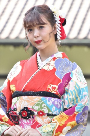 藤田ニコル、2018年オスカープロモーション晴れ着撮影会に登場