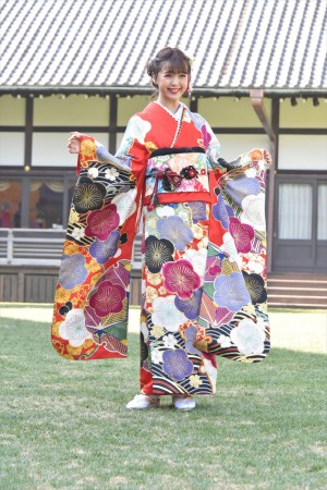 藤田ニコル、2018年オスカープロモーション晴れ着撮影会に登場