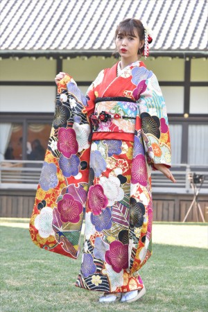 藤田ニコル、2018年オスカープロモーション晴れ着撮影会に登場