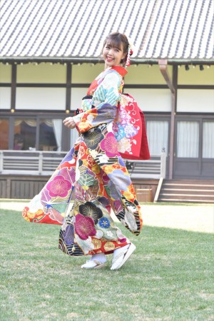 藤田ニコル、2018年オスカープロモーション晴れ着撮影会に登場