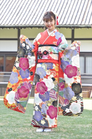 藤田ニコル、2018年オスカープロモーション晴れ着撮影会に登場