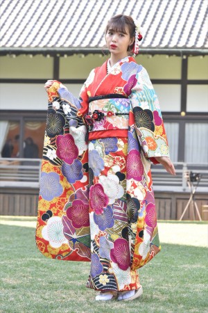 藤田ニコル、2018年オスカープロモーション晴れ着撮影会に登場