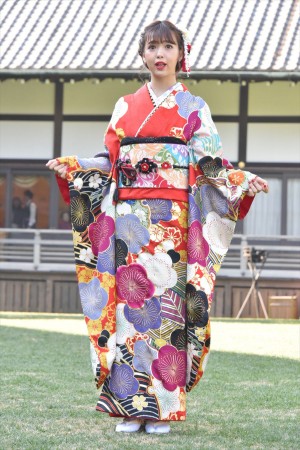 藤田ニコル、2018年オスカープロモーション晴れ着撮影会に登場