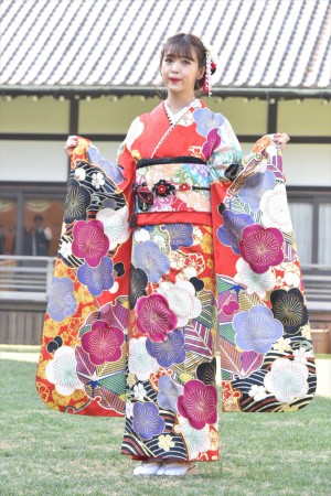 藤田ニコル、2018年オスカープロモーション晴れ着撮影会に登場