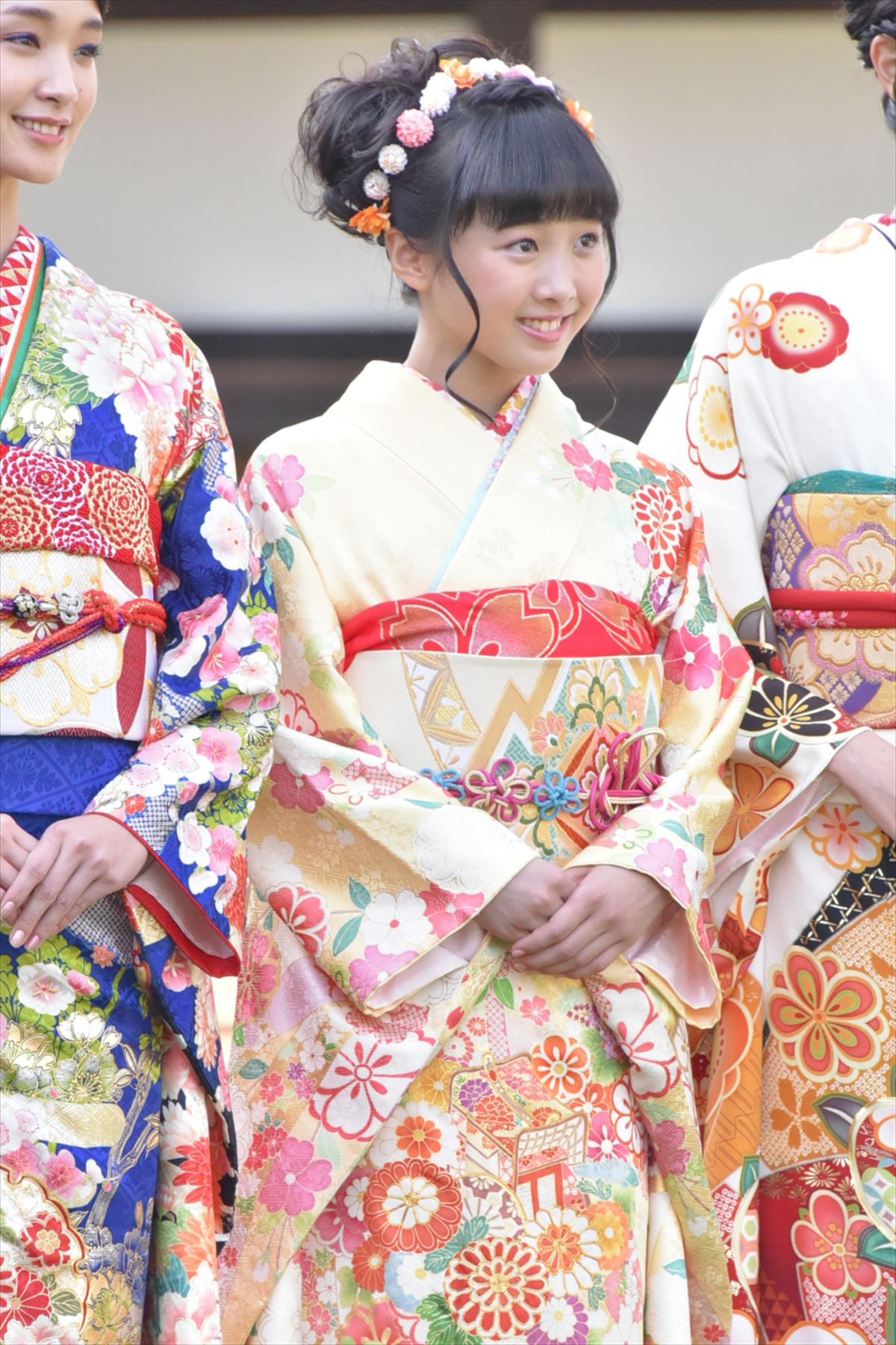 剛力彩芽、今年の一文字は“楽”　藤田ニコルは“ヤバイ”の“八”!?　