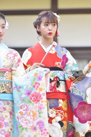 藤田ニコル、2018年オスカープロモーション晴れ着撮影会に登場