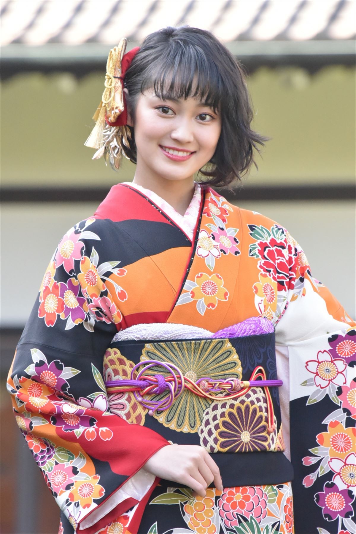 剛力彩芽、今年の一文字は“楽”　藤田ニコルは“ヤバイ”の“八”!?　