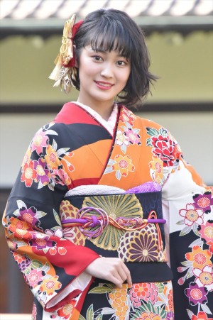 吉本実憂、2018年オスカープロモーション晴れ着撮影会に登場