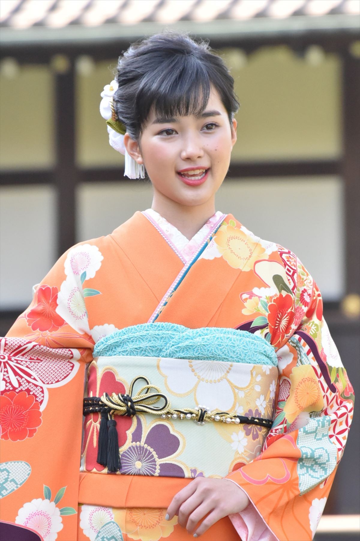 剛力彩芽、今年の一文字は“楽”　藤田ニコルは“ヤバイ”の“八”!?　