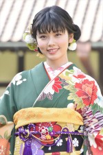 小芝風花、2018年オスカープロモーション晴れ着撮影会に登場