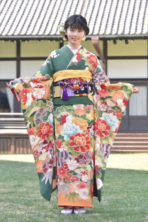 小芝風花、2018年オスカープロモーション晴れ着撮影会に登場