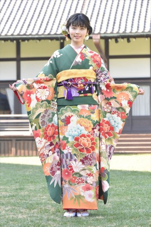 小芝風花、2018年オスカープロモーション晴れ着撮影会に登場