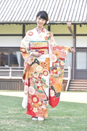 高橋ひかる、2018年オスカープロモーション晴れ着撮影会に登場