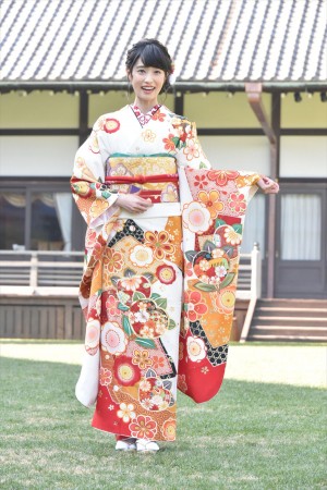 高橋ひかる、2018年オスカープロモーション晴れ着撮影会に登場