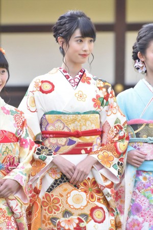 高橋ひかる、2018年オスカープロモーション晴れ着撮影会に登場