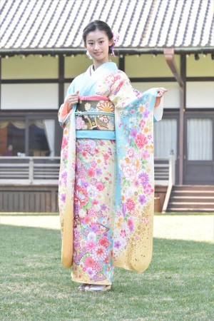 井本彩花、2018年オスカープロモーション晴れ着撮影会に登場