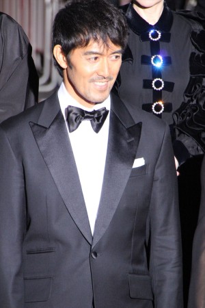 阿部寛、『祈りの幕が下りる時』日本橋レッドカーペットイベントに登場