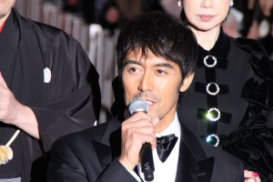 阿部寛、『祈りの幕が下りる時』日本橋レッドカーペットイベントに登場