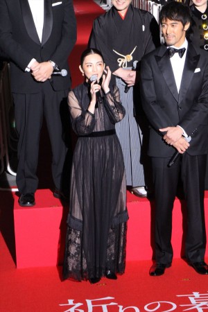 田中麗奈、『祈りの幕が下りる時』日本橋レッドカーペットイベントに登場