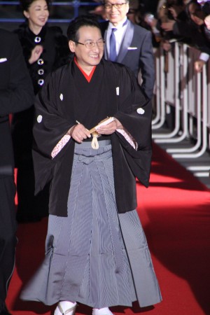 春風亭昇太、『祈りの幕が下りる時』日本橋レッドカーペットイベントに登場