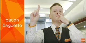 “ブタ鼻”を作る客室乗務員！　LCC航空会社の機内で使われる驚きのサインとは？