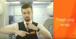 客室乗務員が使うサインにはどんな意味が？　※「easyJet」乗務員トレーニングビデオよりスクリーンショット