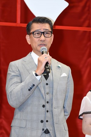『嘘八百』完成披露試写会に登壇した中井貴一